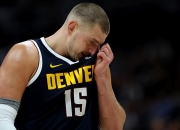 开云在线开户-约基奇在比赛中受伤退赛，费德勒主帅表示担忧